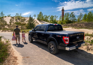 Roll-N-Lock 16-18 Toyota Tacoma Crew Cab SB 60-1/2in M-Series Retractable Tonneau Cover